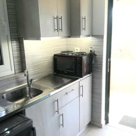 Irini And Apartmán *