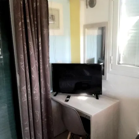 Irini And Lejlighed Kávos