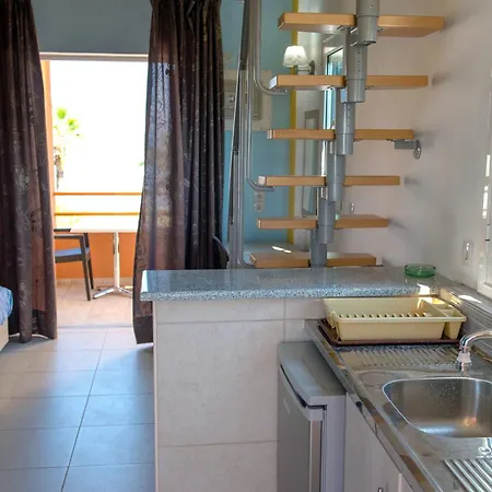 Irini And Apartamento