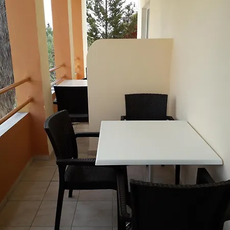 Irini And Apartamento *